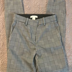 NWOT. Black and white herringbone pant